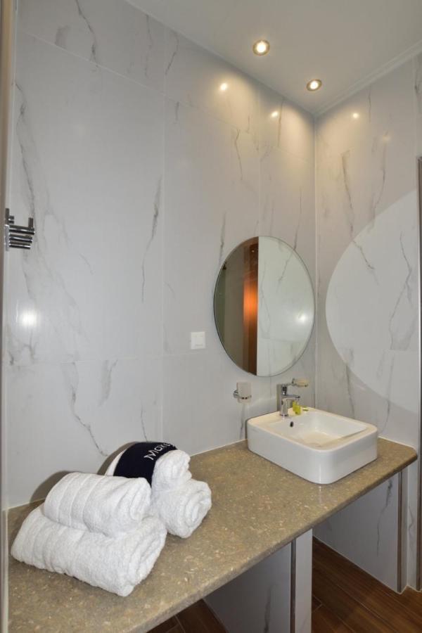 Gonis Grand Luxury Suite ปาไลโอโกรา ภายนอก รูปภาพ